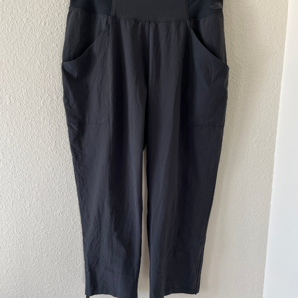 The North Face Let's Go Mid-Rise Black Capris Size M Style J1345 - Picture 2 of 11